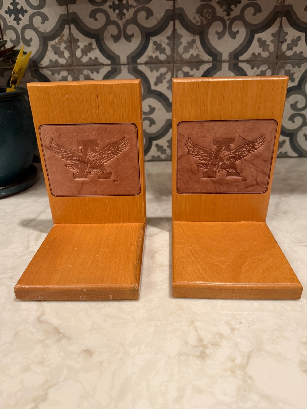 VTG- RARE- Anheuser-Busch Leather Emblem Wooden Bookends - Brown EUC